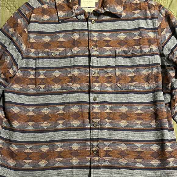 Geometric Patterned Button-Up Shirt - Picture 2 of 5